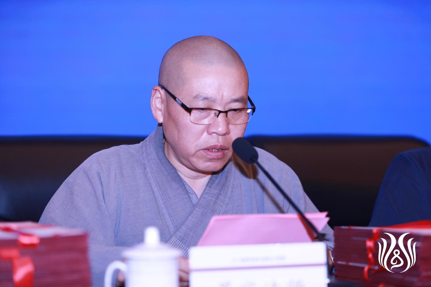 会闲法师讲话全体起立奏唱国歌中国佛学院普陀山学院2023—2024学年第