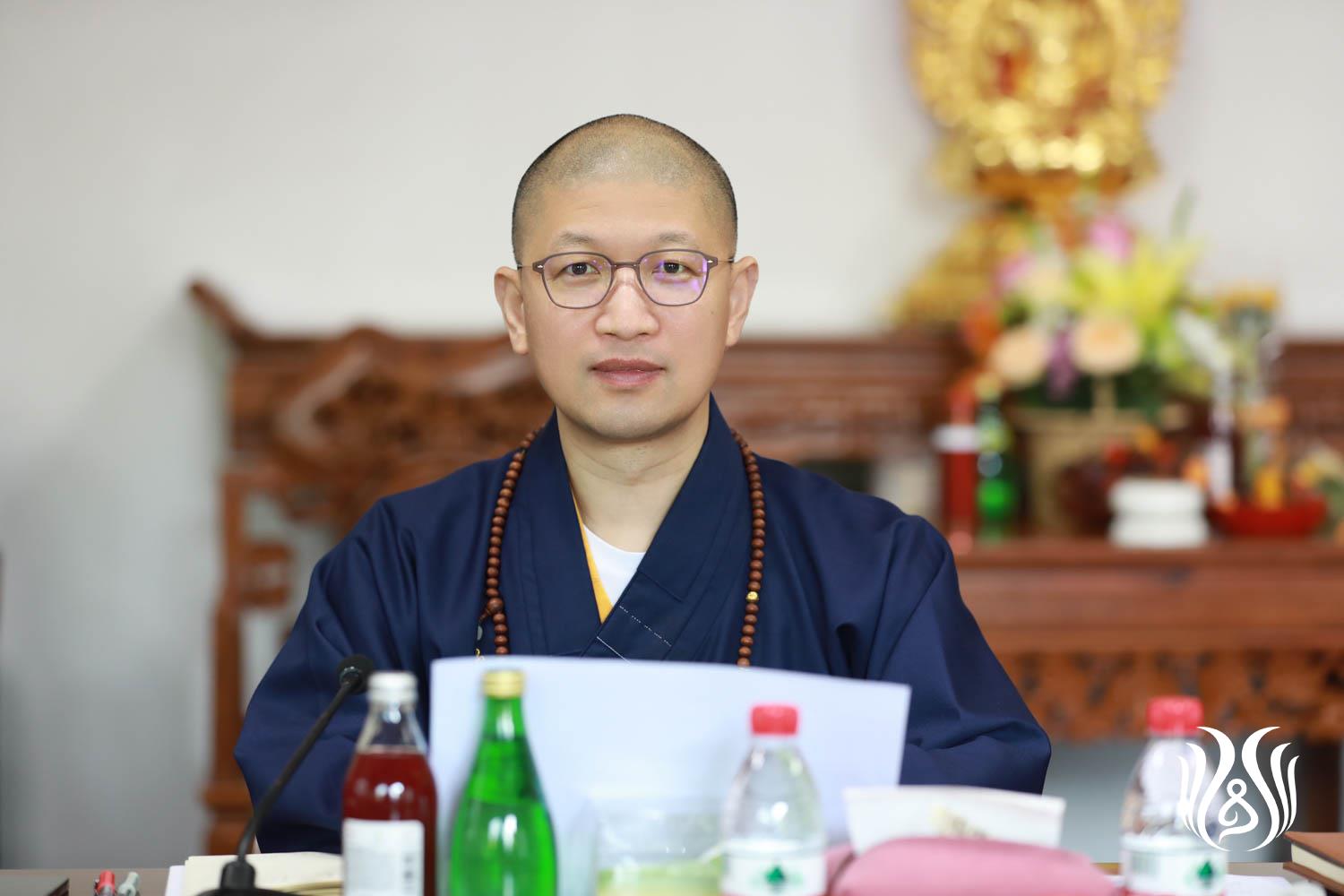 01会闲法师担任本次论文答辩组组长.jpg