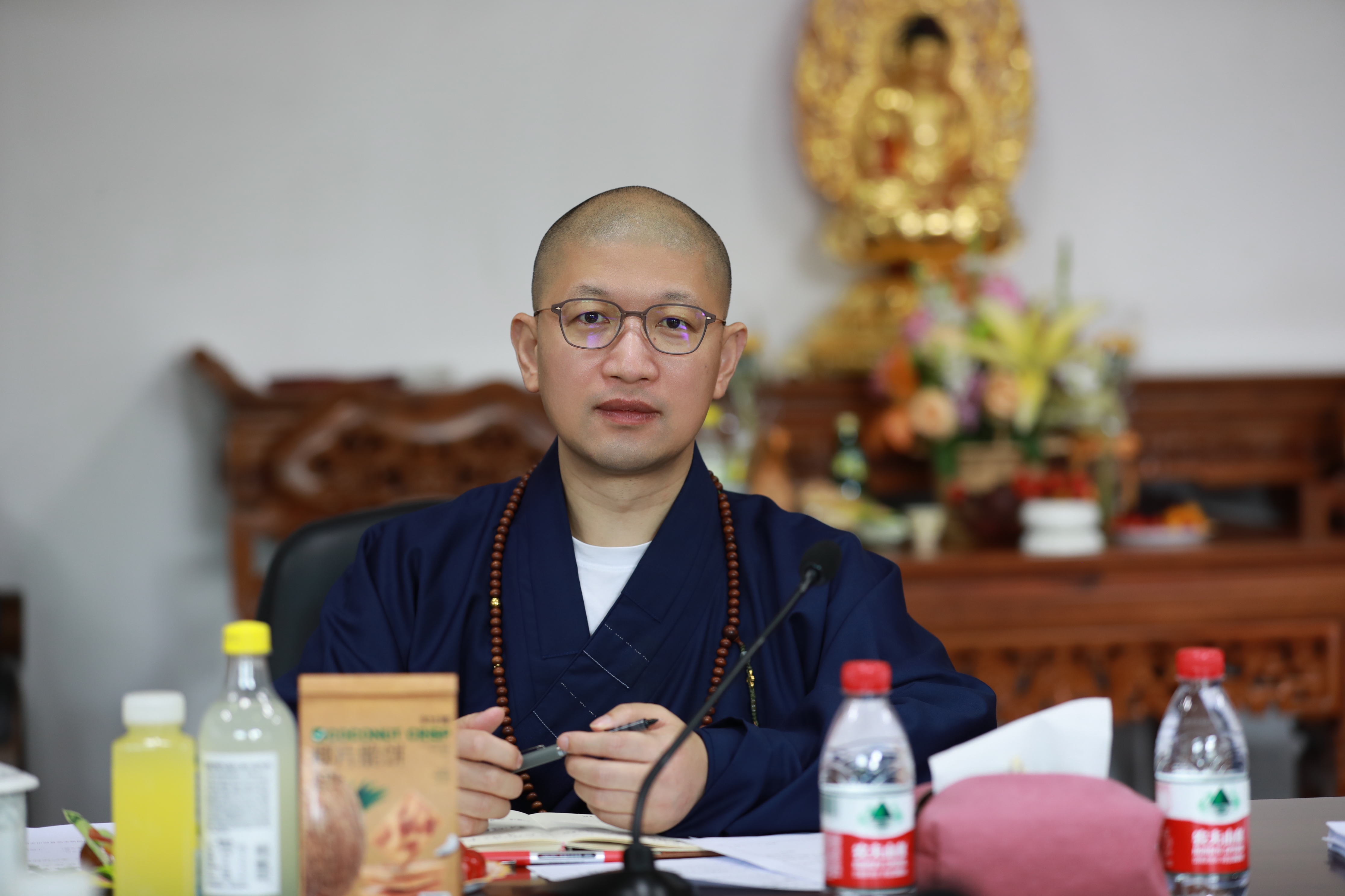 01会闲法师担任本次论文答辩组组长.jpg