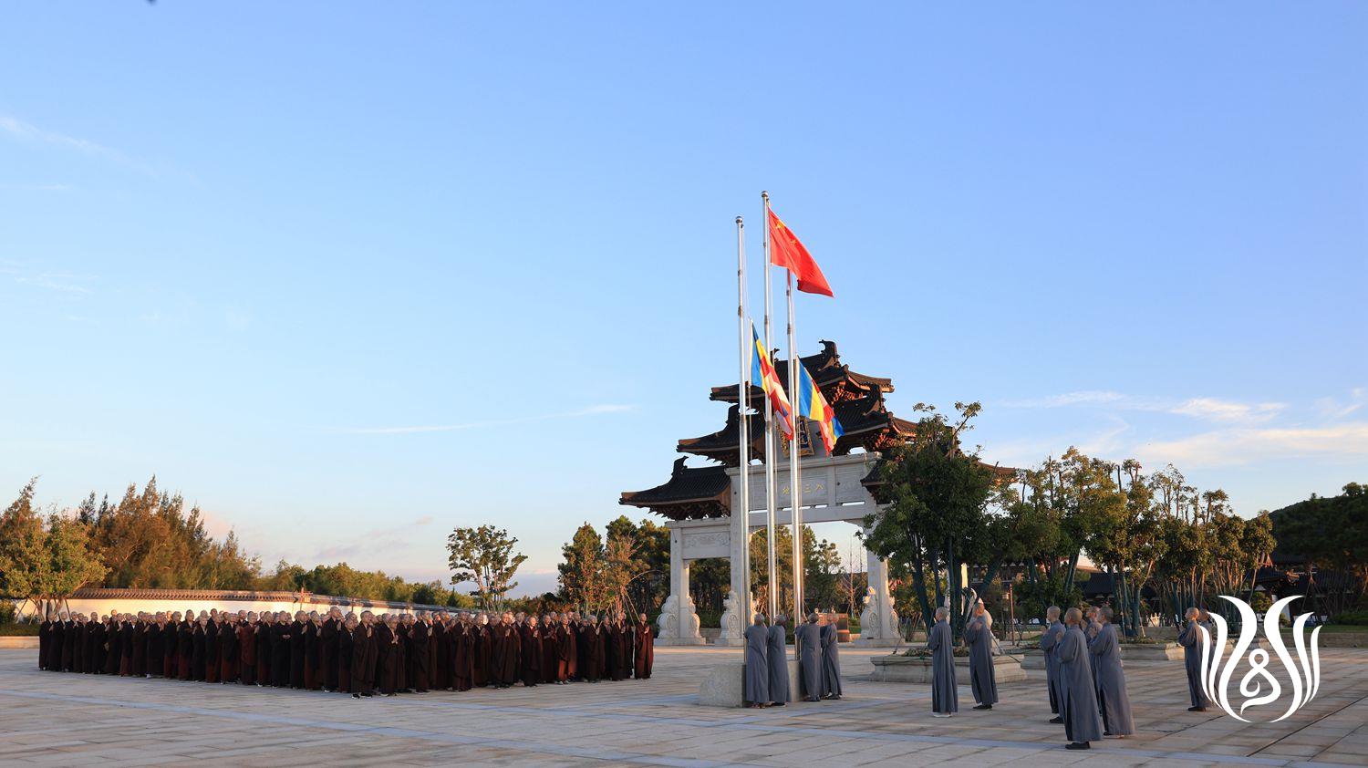 4中国佛学院普陀山学院女众部(正法讲寺)升旗仪式.jpg
